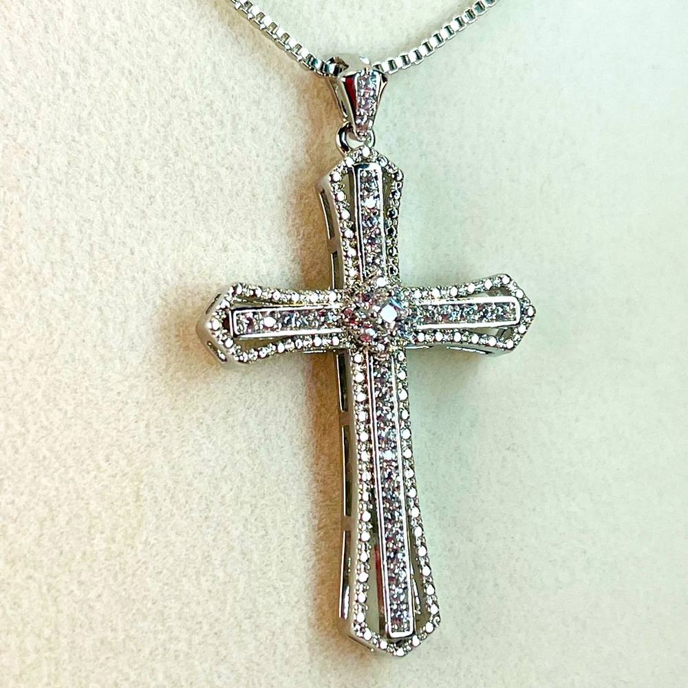Sterling Silver/925 Silver Cubic Zirconia Monarch Cross Necklace. Chain: 46cm